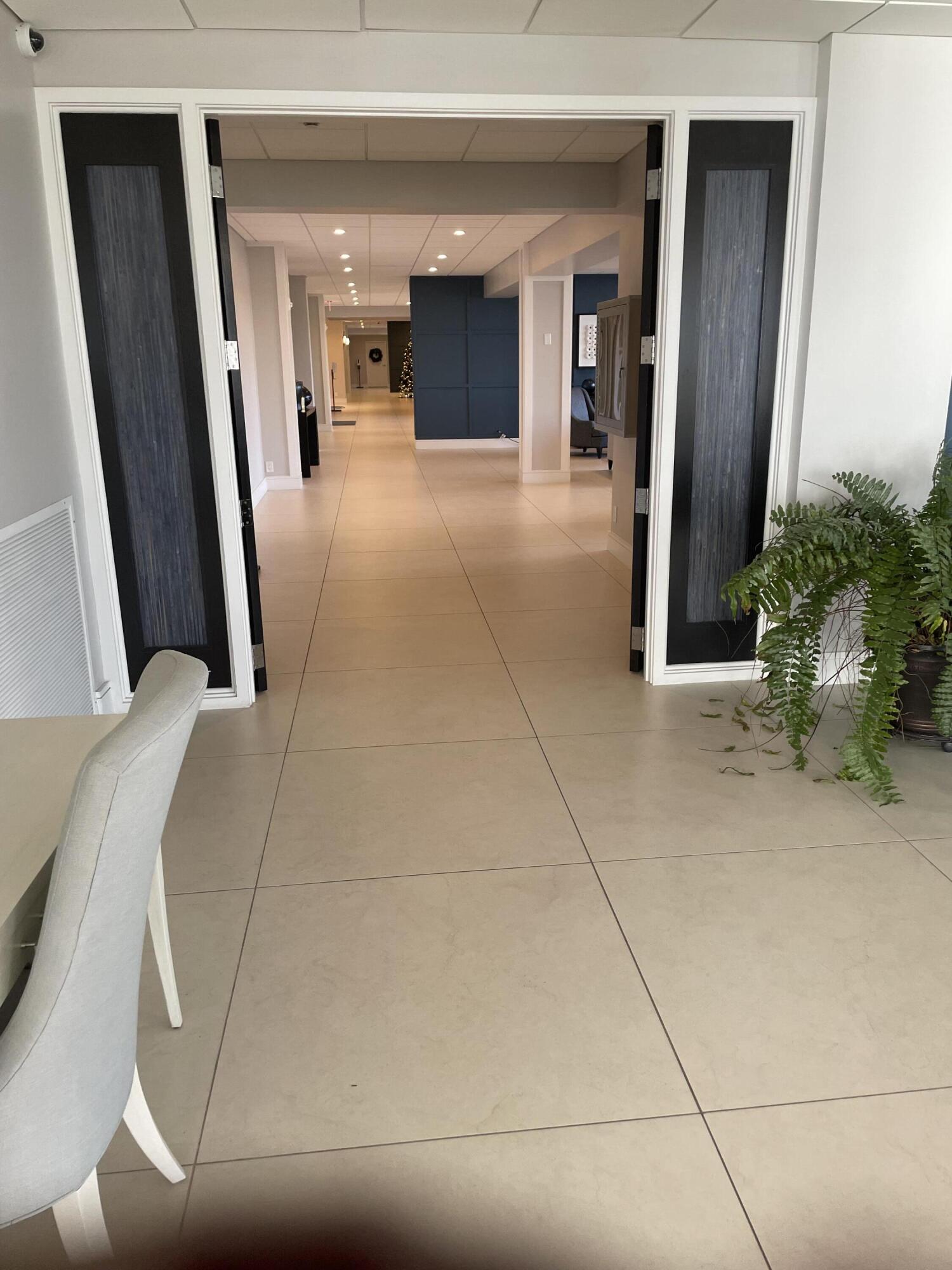 1180 South Ocean Boulevard, Unit 17D Boca Raton, FL 33432 - Photo 20 of 37 lobby