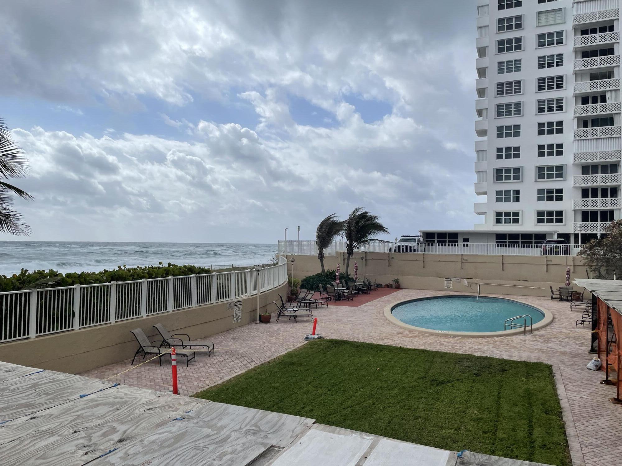 1180 South Ocean Boulevard, Unit 17D Boca Raton, FL 33432 - Photo 21 of 37 pool