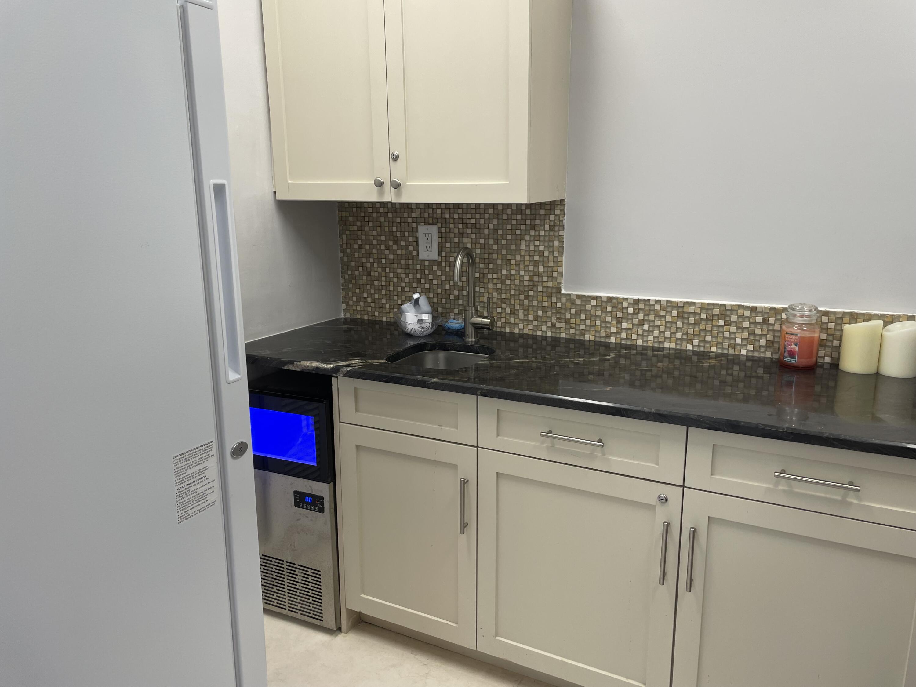 1180 South Ocean Boulevard, Unit 17D Boca Raton, FL 33432 - Photo 22 of 37 community kitchen 2