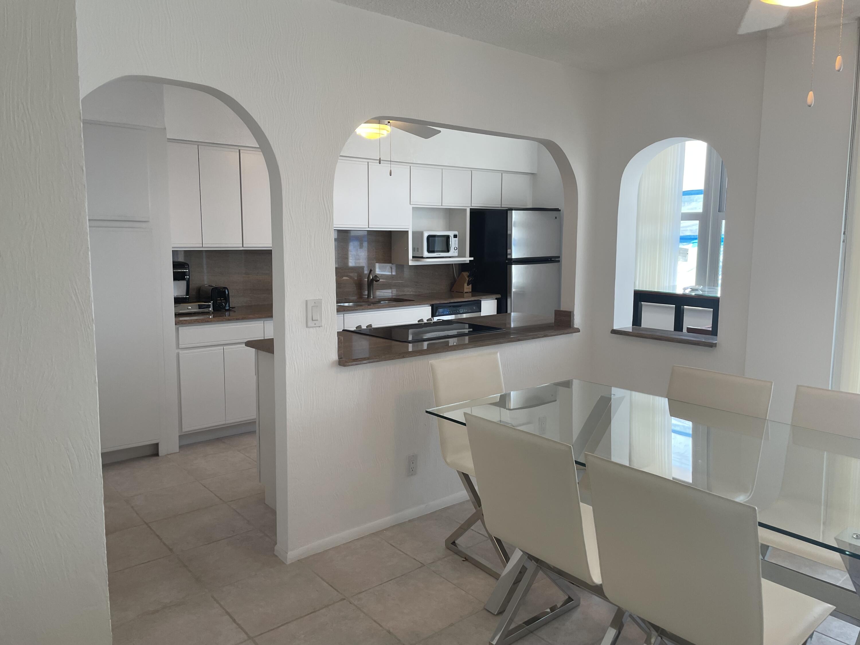 1180 South Ocean Boulevard, Unit 17D Boca Raton, FL 33432 - Photo 6 of 37 kitchen dining