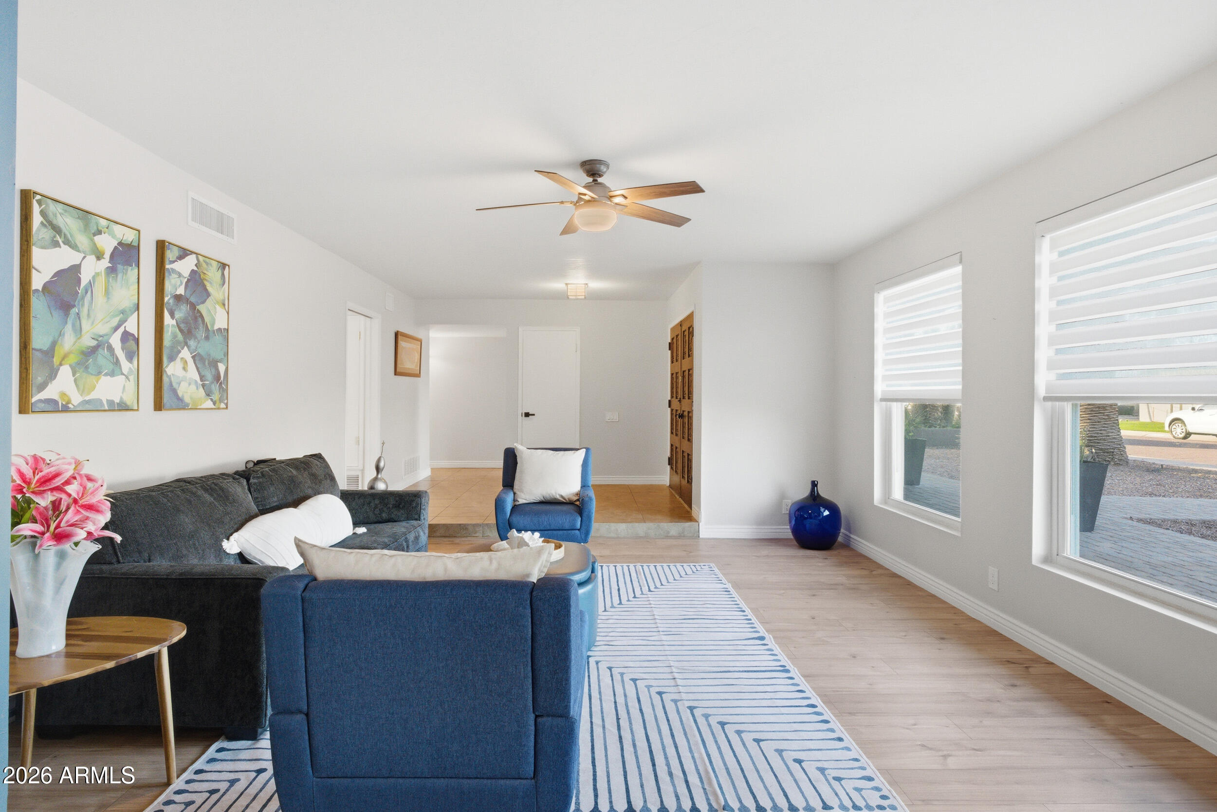 3541 East Cannon Drive Phoenix, AZ 85028 - Photo 19 of 42 a living room with furniture flowerpot and window