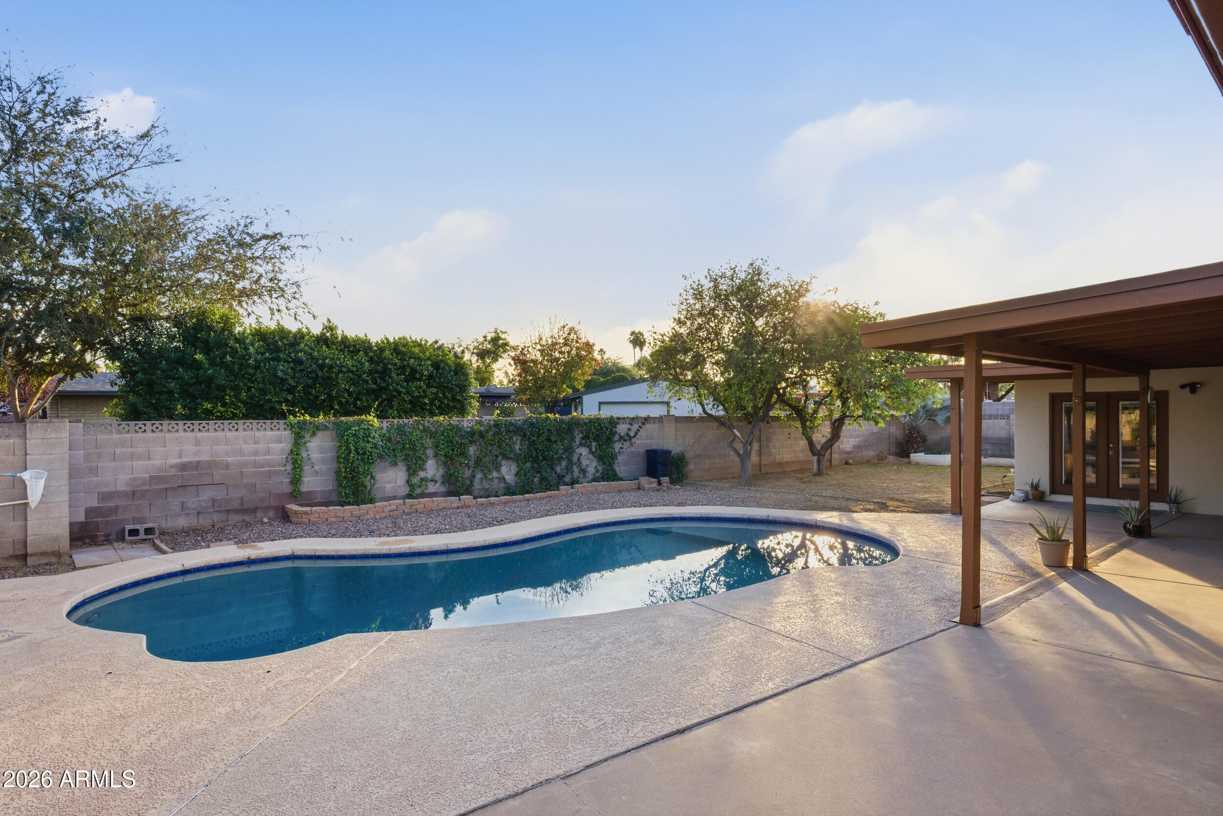 3541 East Cannon Drive Phoenix, AZ 85028 - Photo 37 of 42 a view of a backyard with swimming pool and sitting area