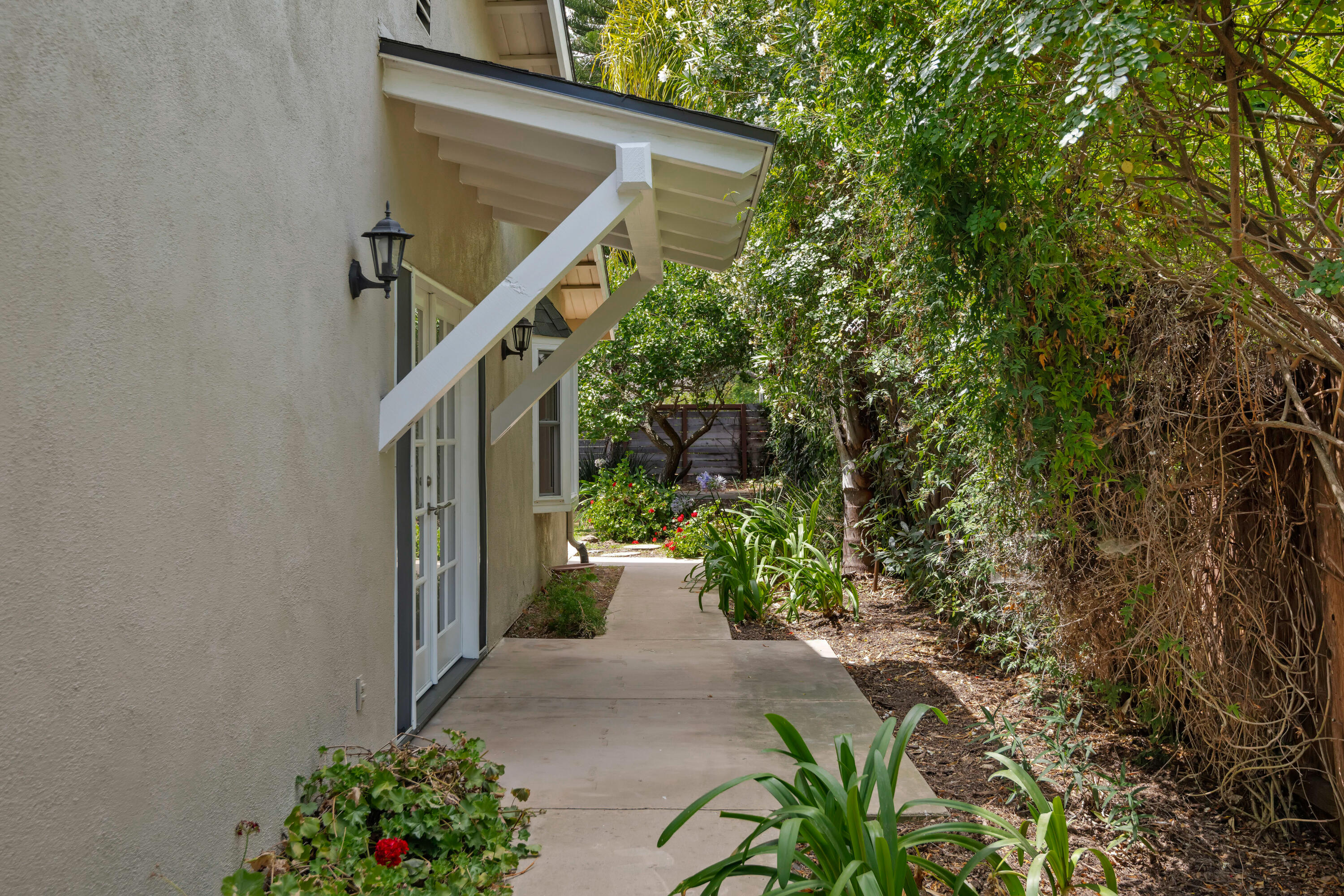 5871 Cathedral Oaks Road Goleta, CA 93117 - Photo 44 of 58 45-Guest Suite - Walkway