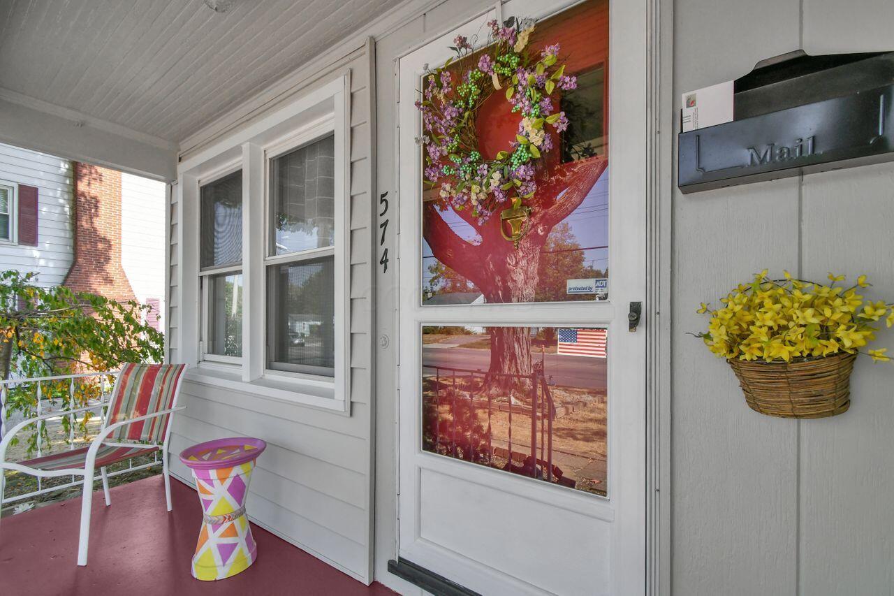 574 South James Road Columbus, OH 43213 - Photo 3 of 24 Front Porch