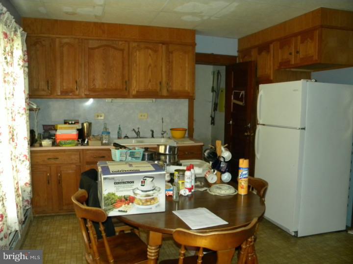 401 Old River Road Birdsboro, PA 19508 - Photo 17 of 23 Kitchen