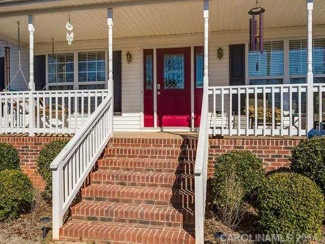 6713 Potter Road Waxhaw, NC 28173 - Photo 2 of 16 front view of a house
