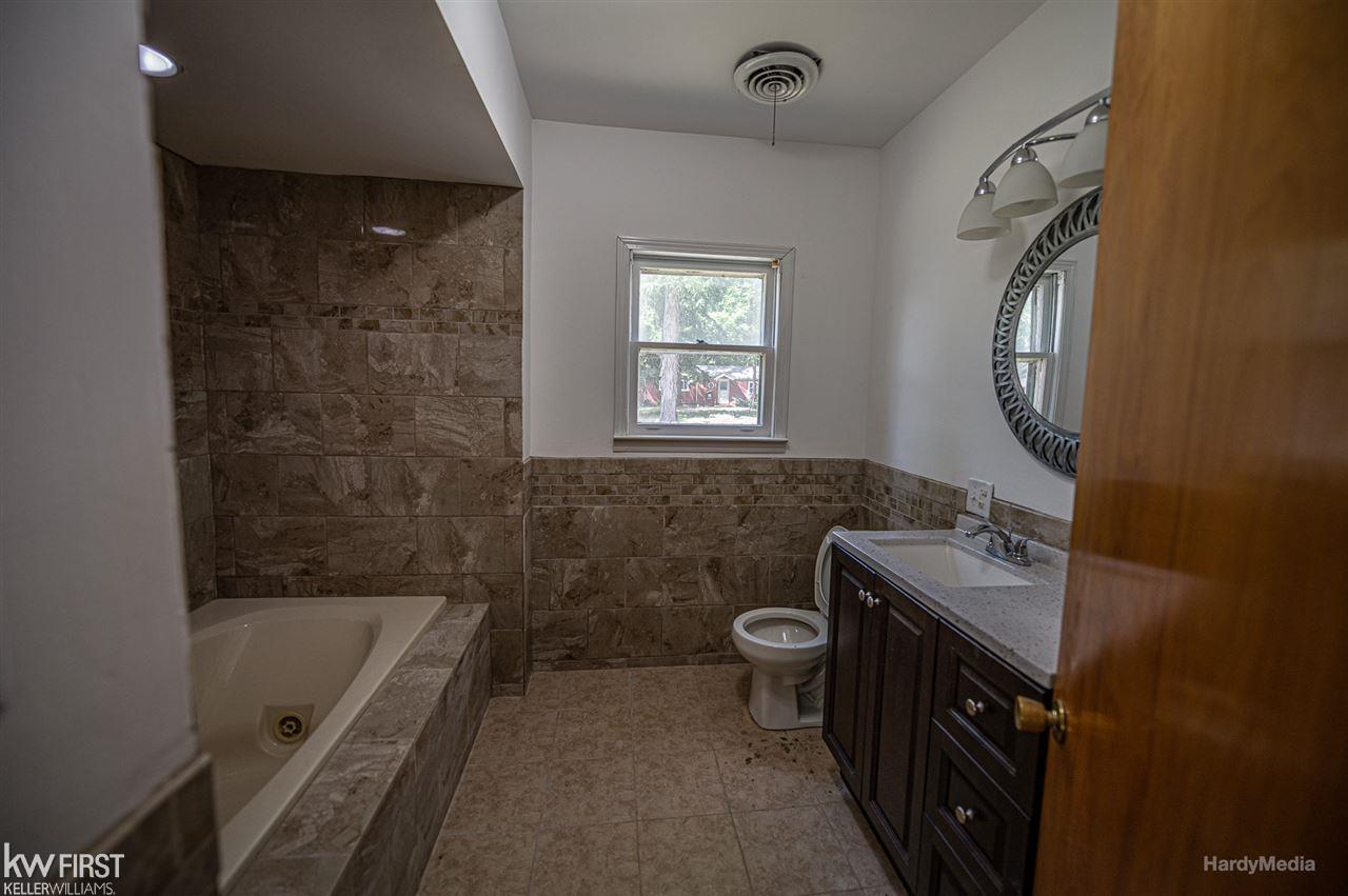 5366 Davison Road Lapeer, MI 48446 - Photo 19 of 36