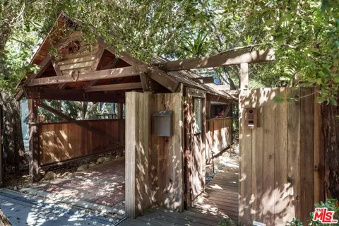 $2,995,000 | 2056 Oakstone Way, Los Angeles, CA 90046