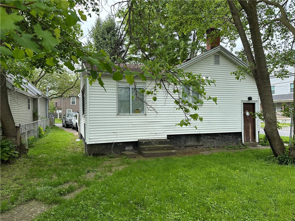 658 Smith Street Rochester, NY 14606 - Photo 1 of 1