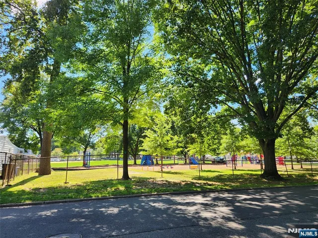 $875,000 | 368 Elmwood Drive, Paramus, NJ 07652