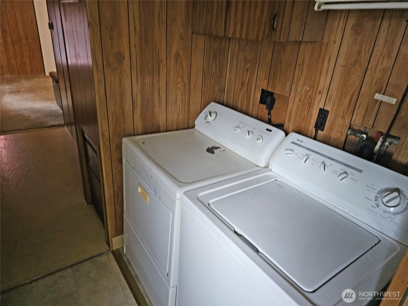 18525 Sargent Road Southwest Rochester, WA 98579 - Photo 21 of 37 a utility room with dryer and washer