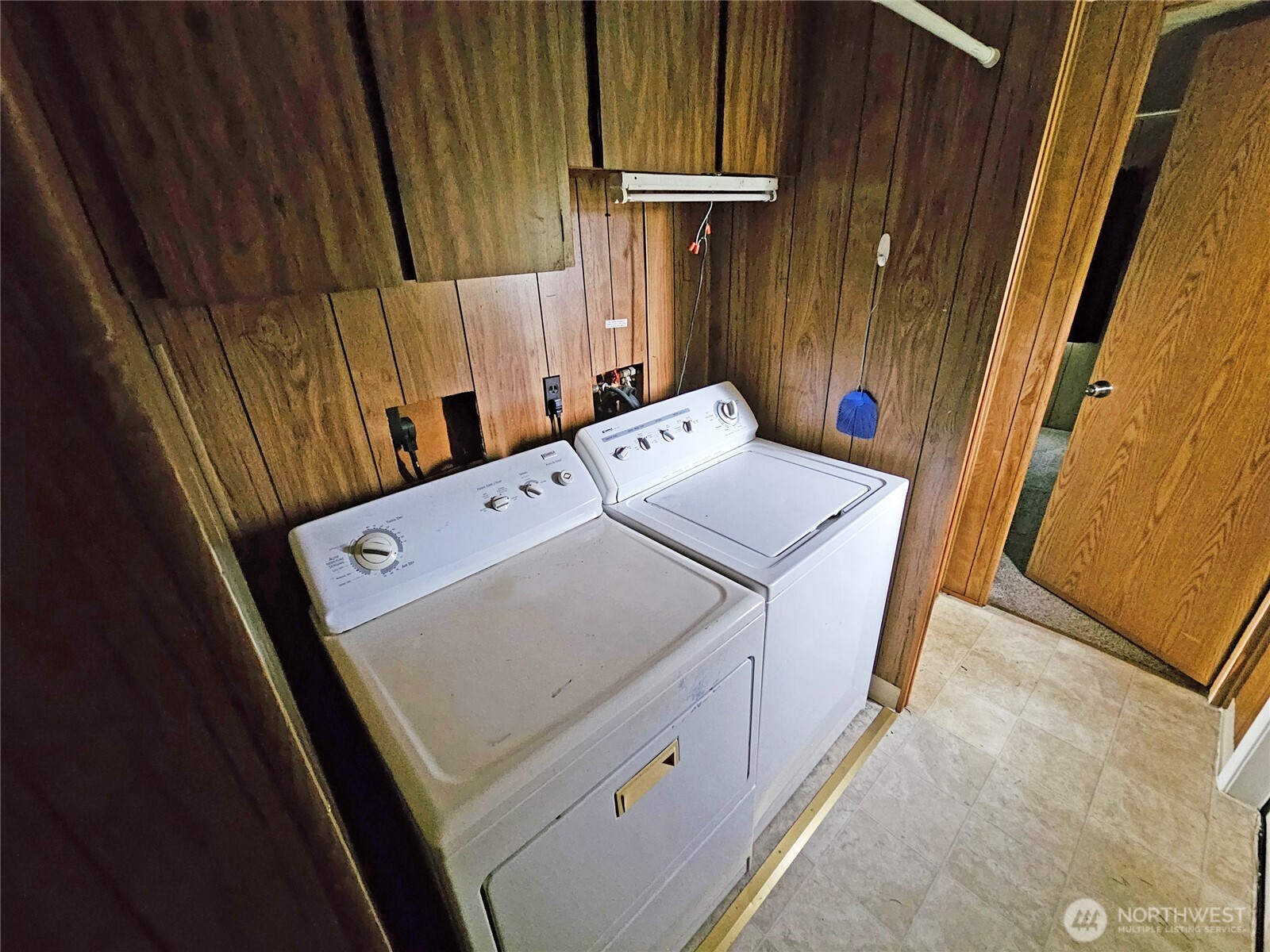 18525 Sargent Road Southwest Rochester, WA 98579 - Photo 23 of 37 a utility room with dryer and washer