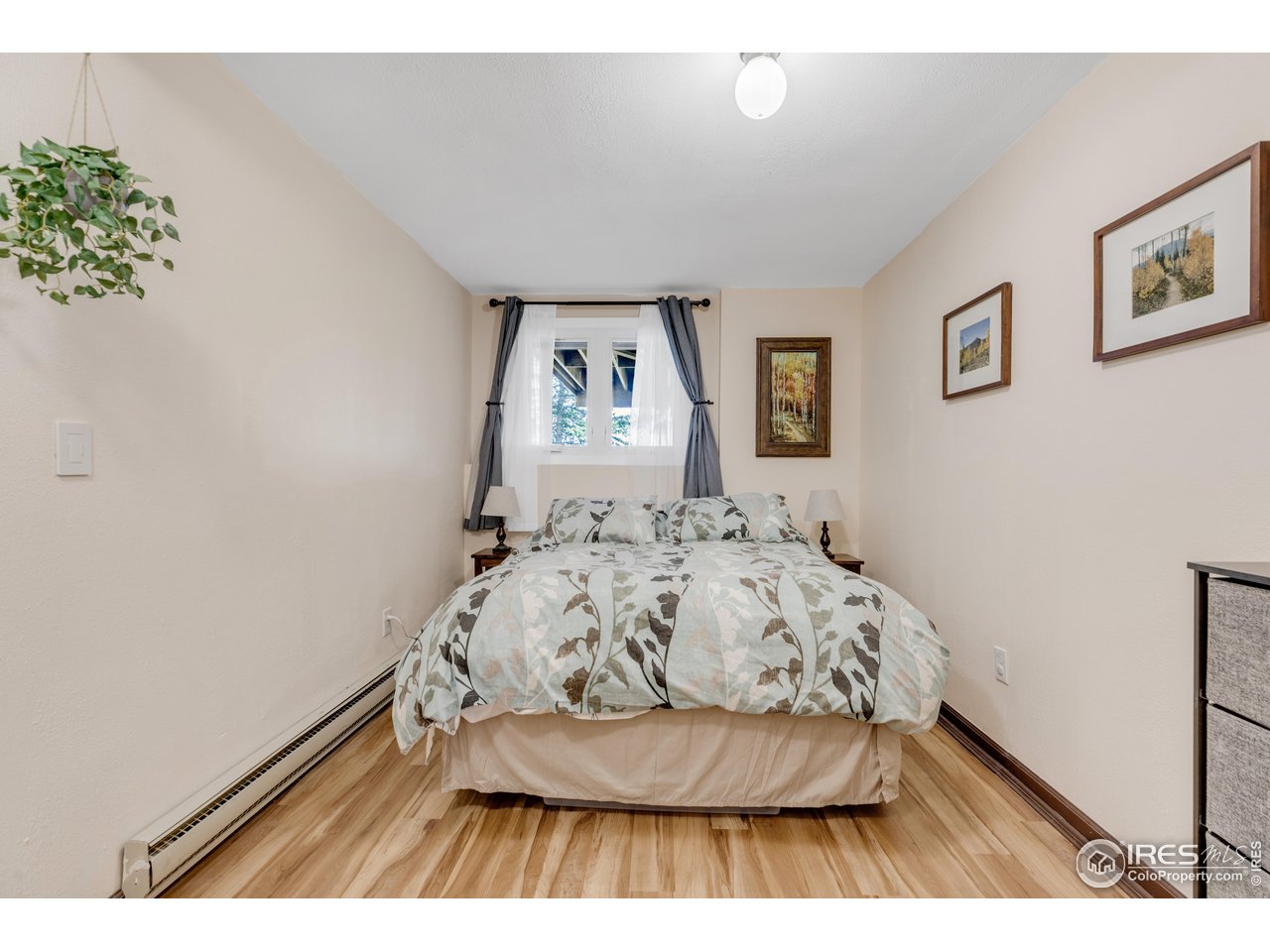 287 Brook Circle Boulder, CO 80302 - Photo 29 of 36 a bed sitting in a bedroom and a large mirror