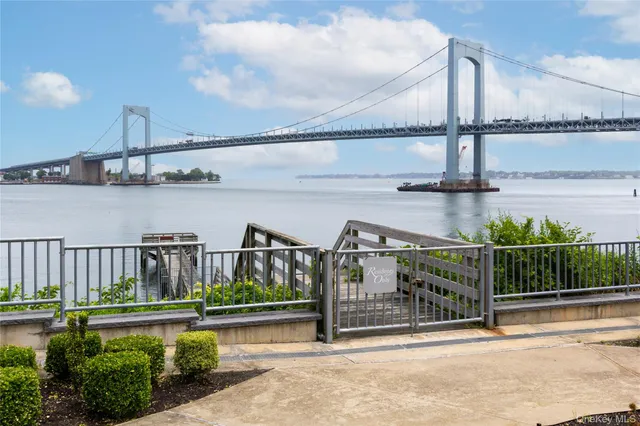 a view of entryway and swimming pool