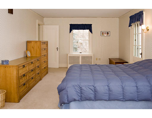 17 Seneca Road Winchester, MA 01890 - Photo 8 of 13 Gallery Image 8