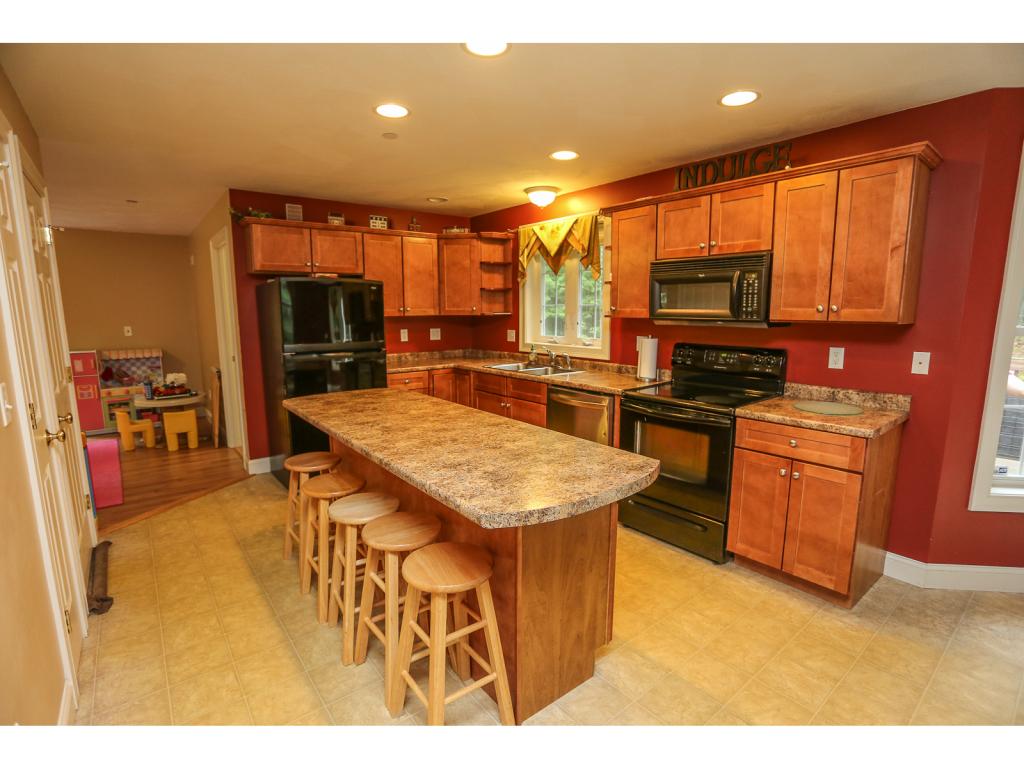 95 Locust Hill Road Goffstown, NH 03045 - Photo 3 of 34 Gallery Image 3