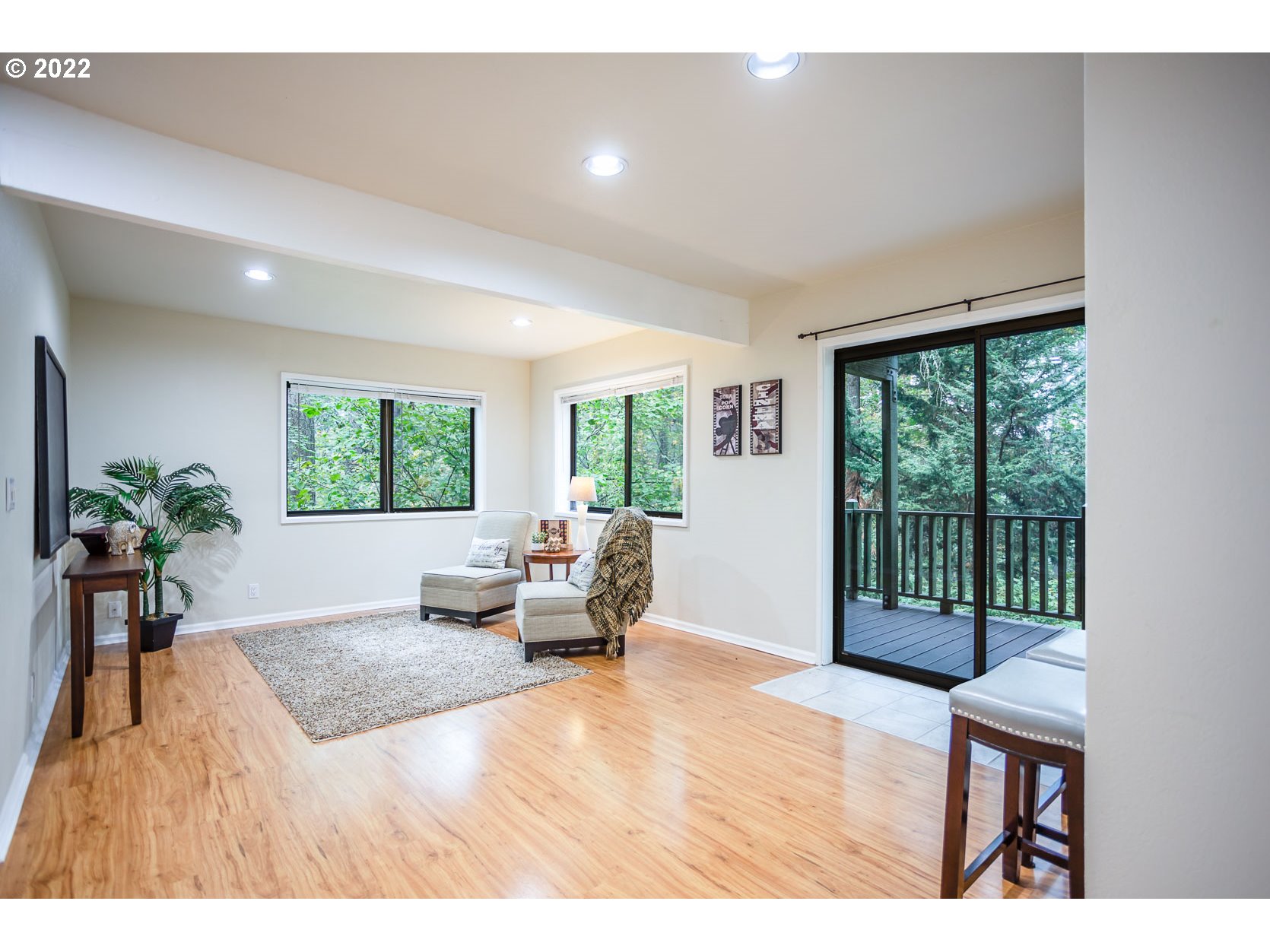2017 Kimberly Drive Eugene, OR 97405 - Photo 17 of 32 a living room with furniture and a window