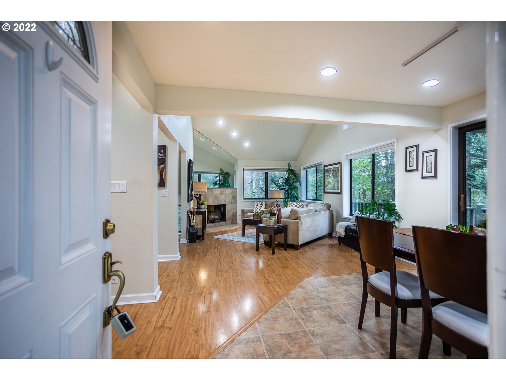 2017 Kimberly Drive Eugene, OR 97405 - Photo 2 of 32 a living room with furniture and a large window
