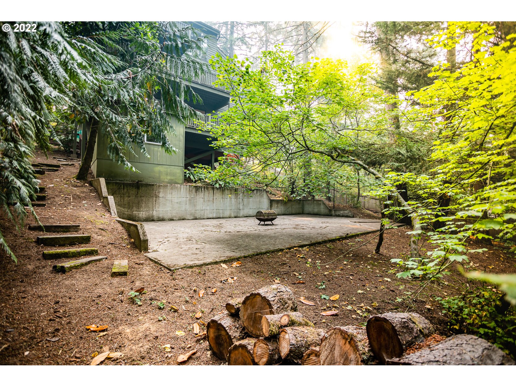 2017 Kimberly Drive Eugene, OR 97405 - Photo 27 of 32 a view of a yard with plants and large trees