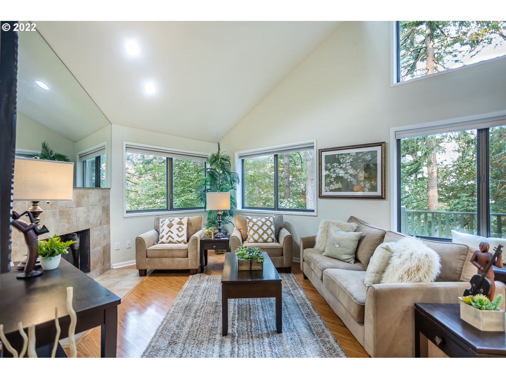 2017 Kimberly Drive Eugene, OR 97405 - Photo 4 of 32 a living room with furniture and a large window