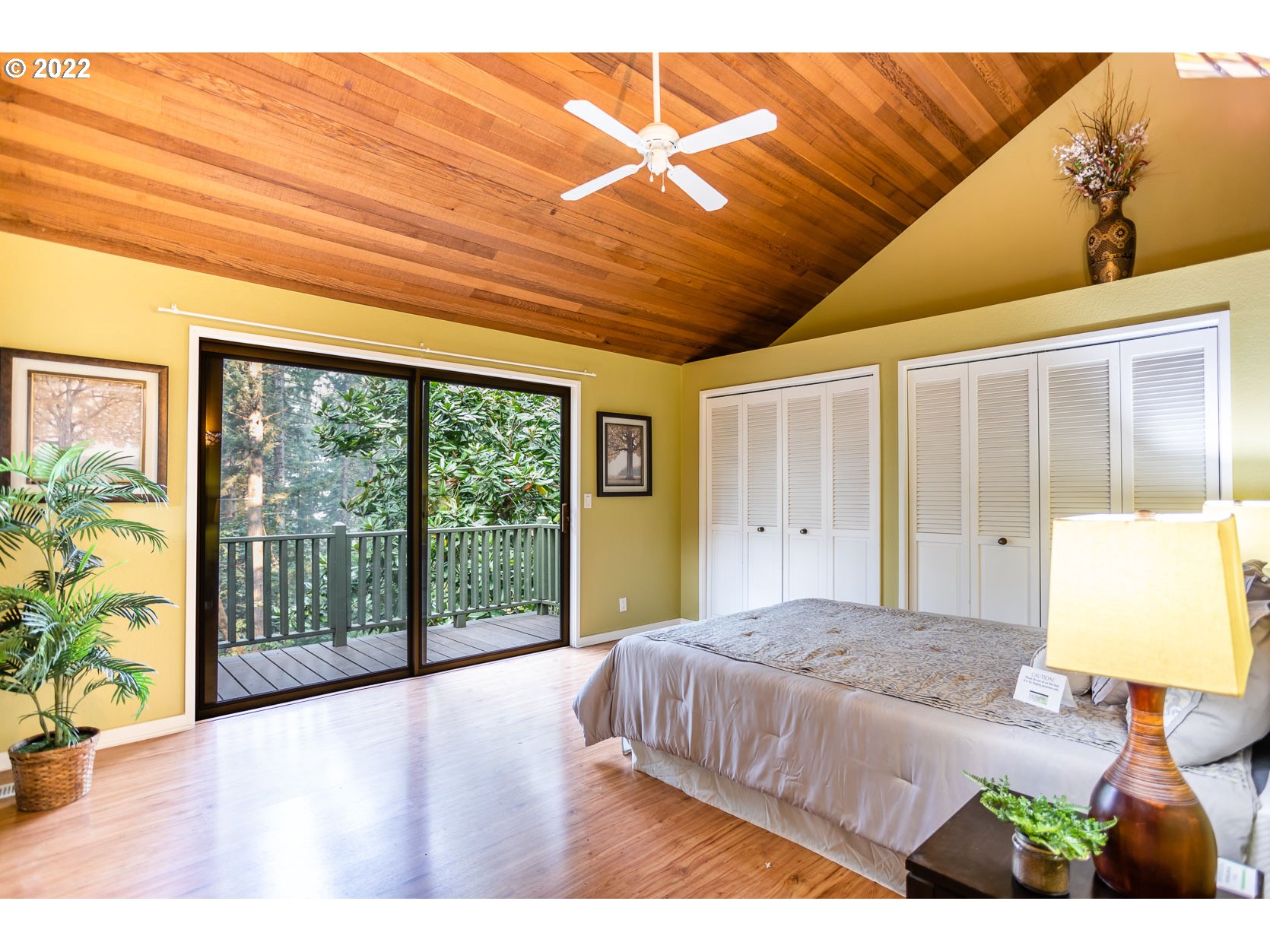 2017 Kimberly Drive Eugene, OR 97405 - Photo 9 of 32 a bedroom with a large bed and a large window