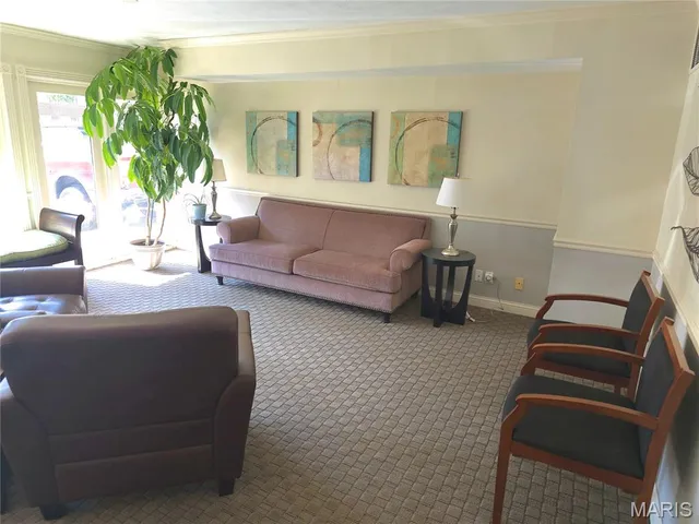 $145,900 | 8631 Old Bonhomme Road, Unit 3E, St. Louis, MO 63132