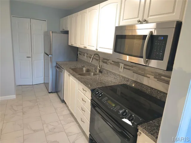 $145,900 | 8631 Old Bonhomme Road, Unit 3E, St. Louis, MO 63132