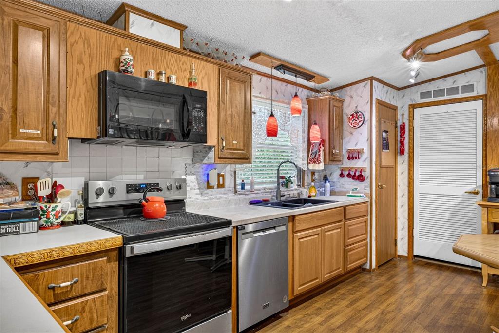 16435 Sweetwater Road Dade City, FL 33523 - Photo 12 of 66