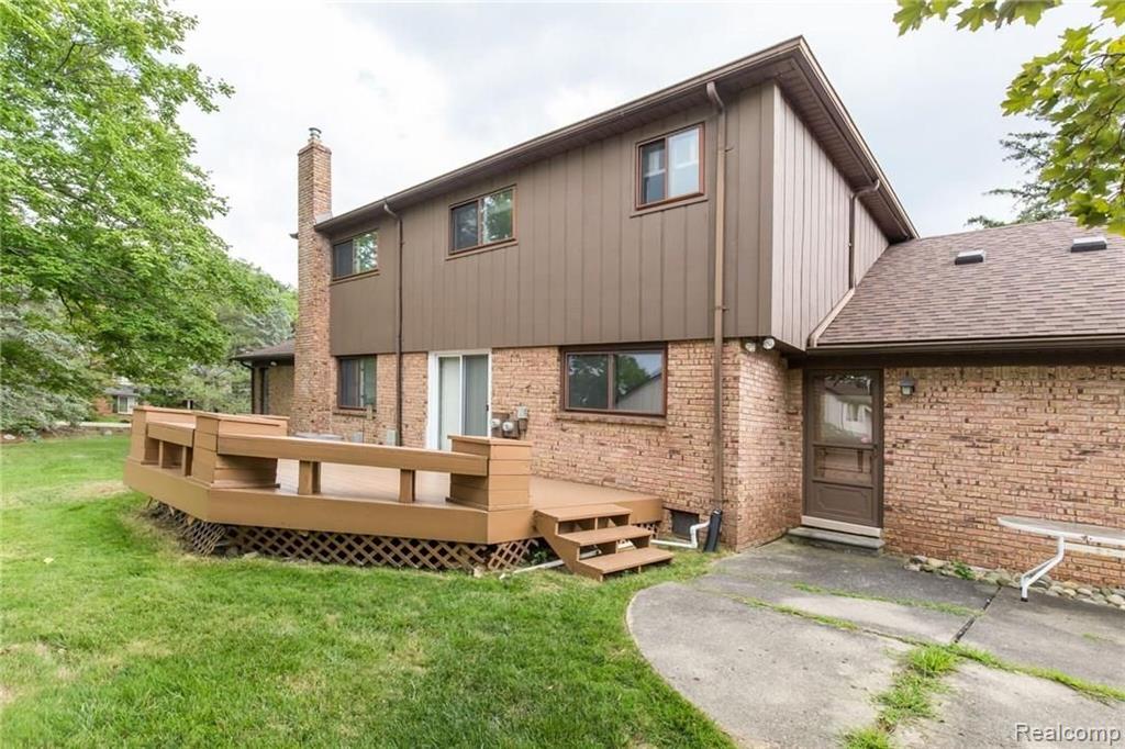 4908 Lake Bluff Road West Bloomfield, MI 48323 - Photo 5 of 9