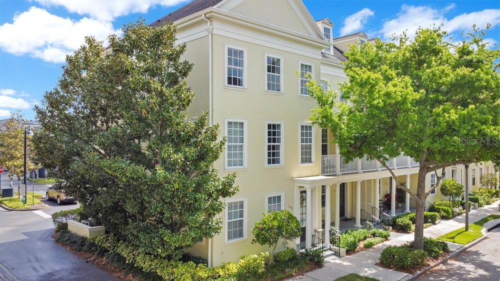a view of a yard in front of house