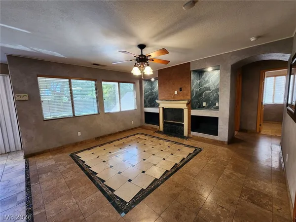 $2,900 | 328 Palisades Drive, Henderson, NV 89014