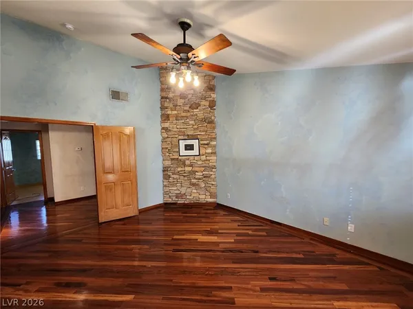 $2,900 | 328 Palisades Drive, Henderson, NV 89014