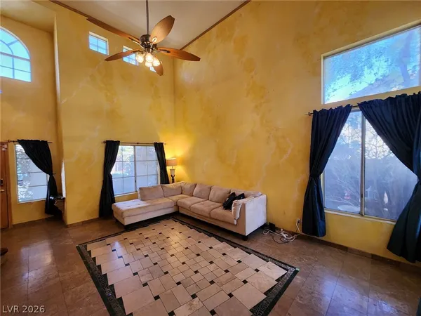 $2,900 | 328 Palisades Drive, Henderson, NV 89014