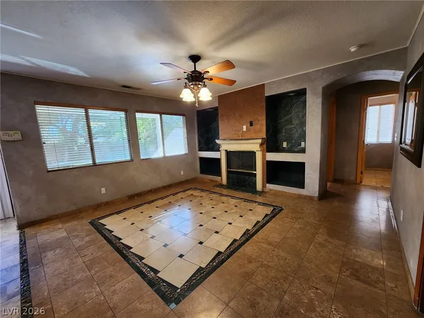 $2,900 | 328 Palisades Drive, Henderson, NV 89014