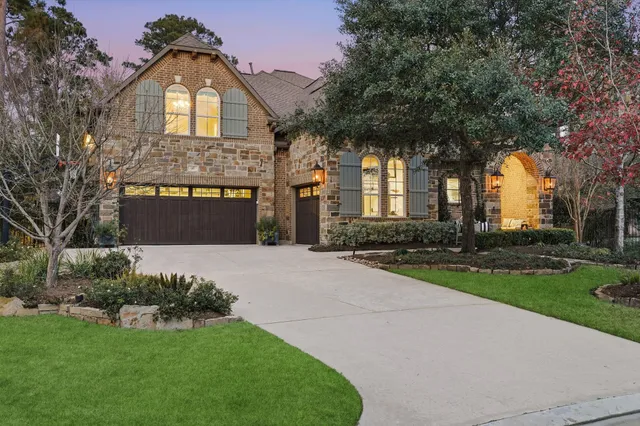 $1,175,000 | 147 West Valera Ridge Place, The Woodlands, TX 77389