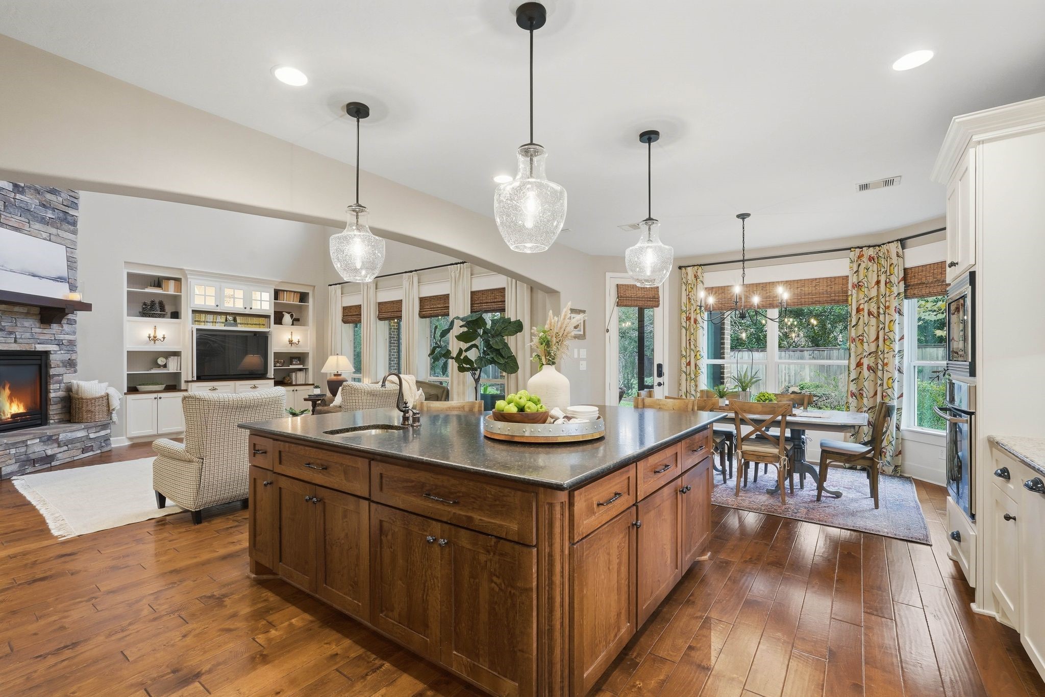 147 West Valera Ridge Place The Woodlands, TX 77389 - Photo 20 of 50 The kitchen is perfectly positioned for effortless entertaining throughout the home.