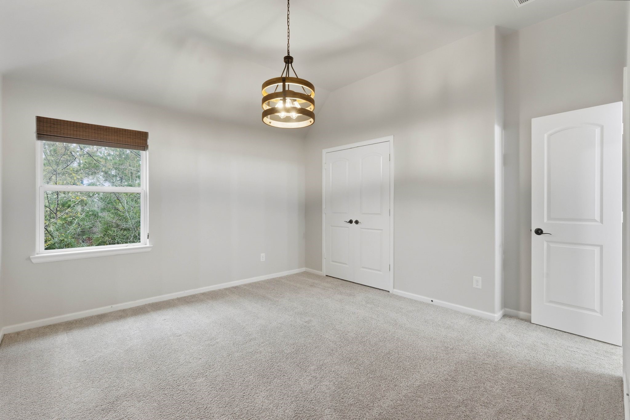 147 West Valera Ridge Place The Woodlands, TX 77389 - Photo 32 of 50 Third upstairs bedroom that shares the Jack and Jill bathroom.