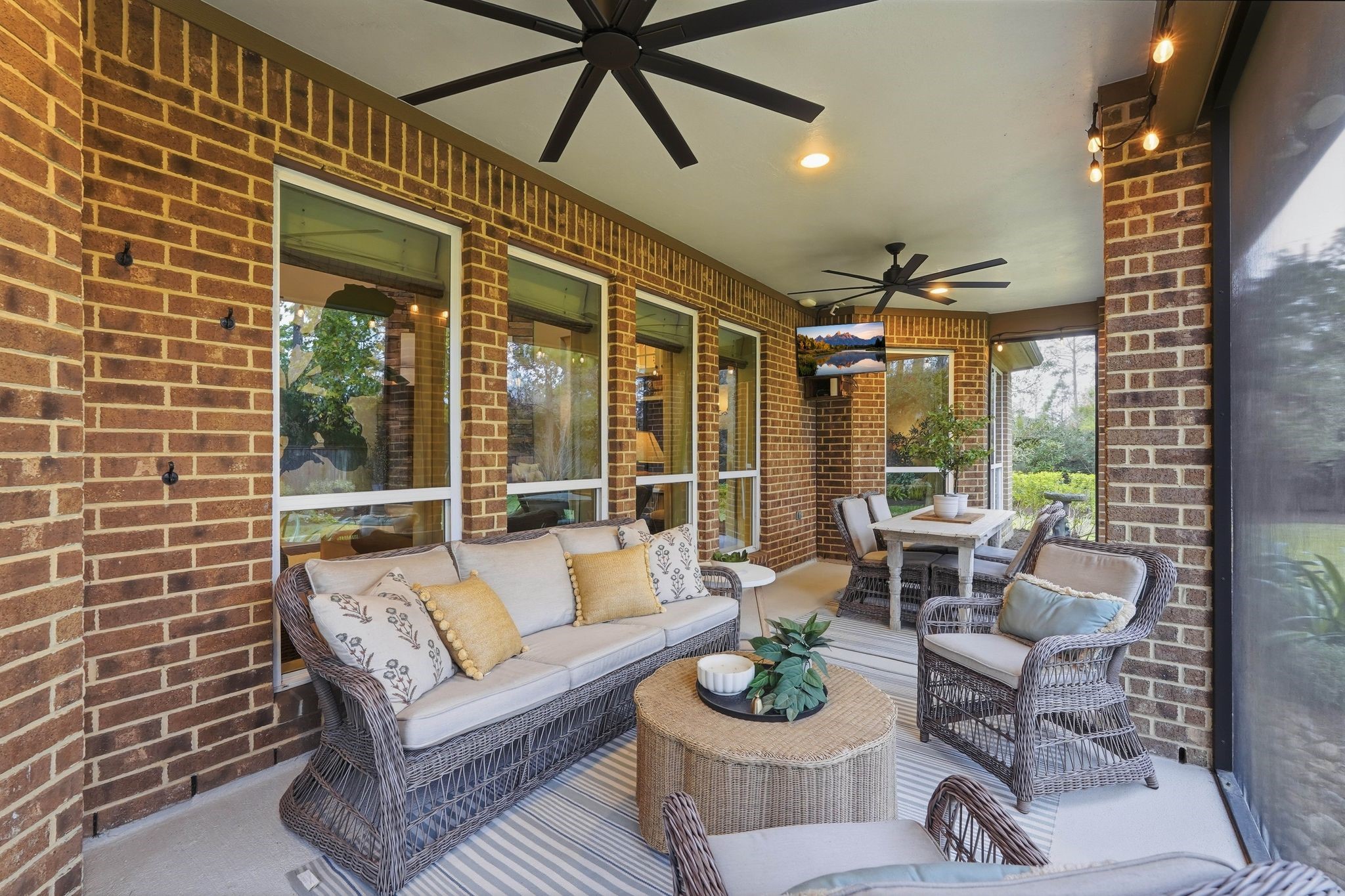 147 West Valera Ridge Place The Woodlands, TX 77389 - Photo 38 of 50 Enjoy days and nights in the backyard in the screen in porch underneath two ceiling fans.