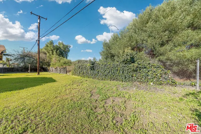 a view of a yard with a tree