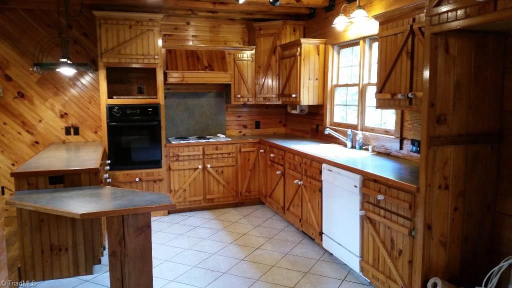1568 Bryant Road Mount Airy, NC 27030 - Photo 12 of 29 Gallery Image 12