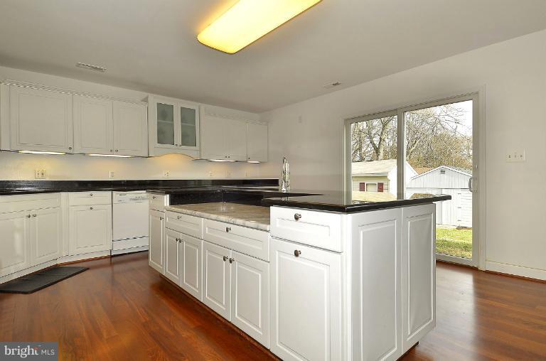 3205 Wayne Road Falls Church, VA 22042 - Photo 16 of 28 Kitchen
