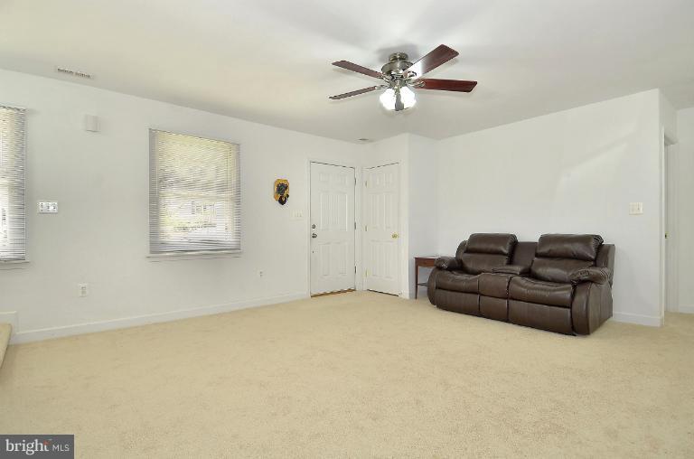3205 Wayne Road Falls Church, VA 22042 - Photo 21 of 28 Living Room
