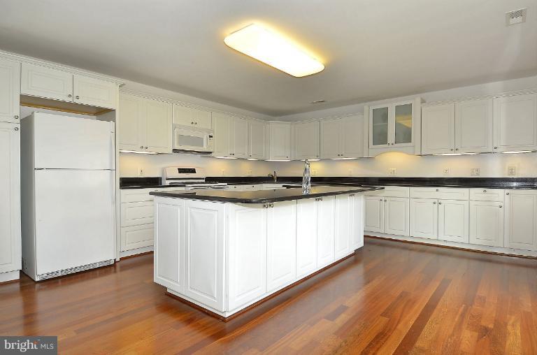 3205 Wayne Road Falls Church, VA 22042 - Photo 7 of 28 Kitchen