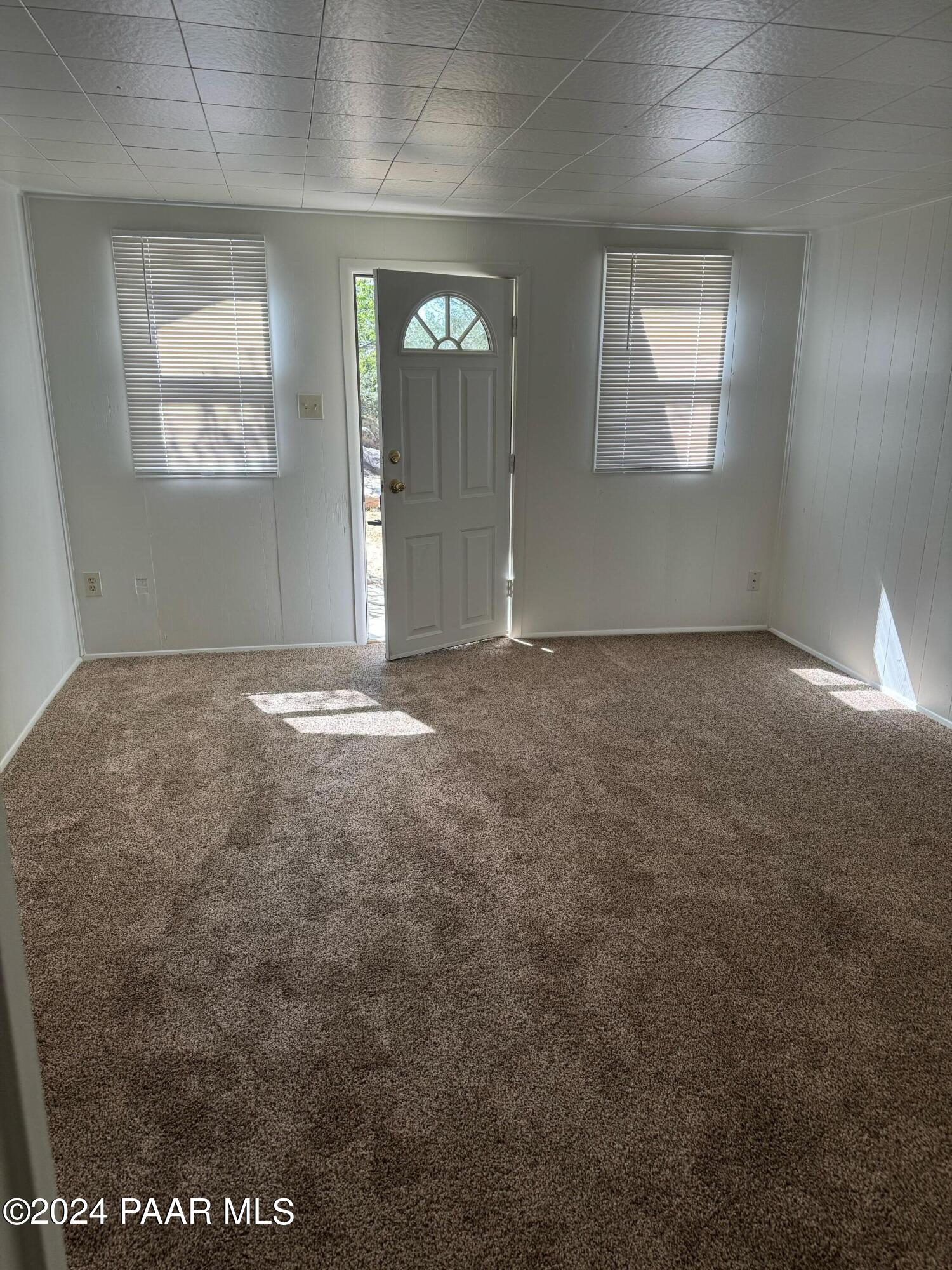 818 West Rosser Street Prescott, AZ 86301 - Photo 4 of 7 an empty room with windows