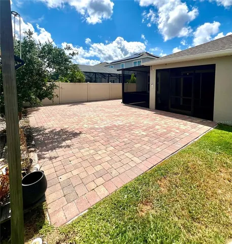 a view of an house with backyard space and garden