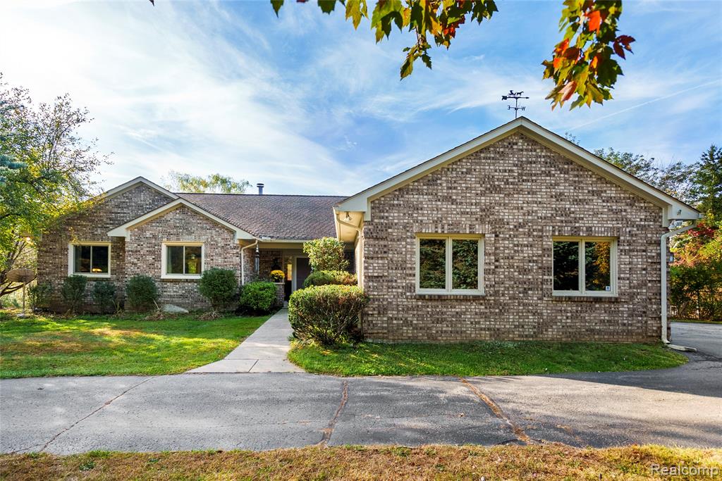 990 Brewer Road Leonard, MI 48367 - Photo 2 of 62