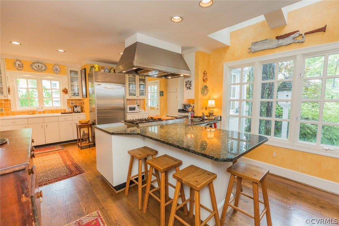 6333 Ridgeway Road Richmond, VA 23226 - Photo 20 of 48 The center peninsula with granite top features bar