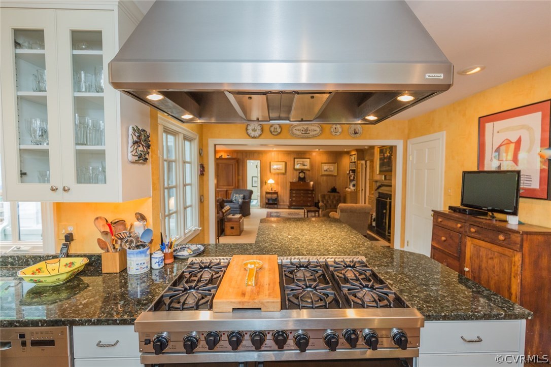 6333 Ridgeway Road Richmond, VA 23226 - Photo 23 of 48 The Viking gas six burner stove with griddle and t