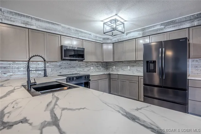 $520,000 | 150 Stuckel Bend, Climax Springs, MO 65324