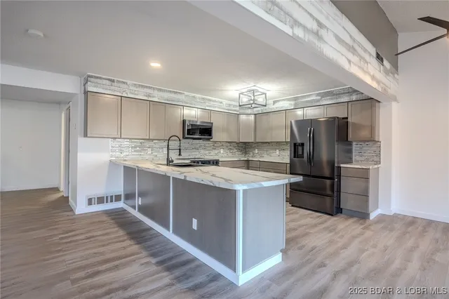 $520,000 | 150 Stuckel Bend, Climax Springs, MO 65324